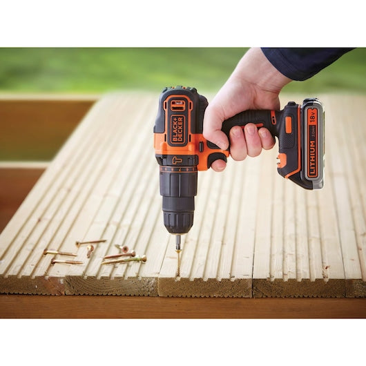 Martelo Black&Decker (BDCHD18KB2-QW) 18V 2G + carregador de 400mA + 2 baterias + caixa de ferramentas
