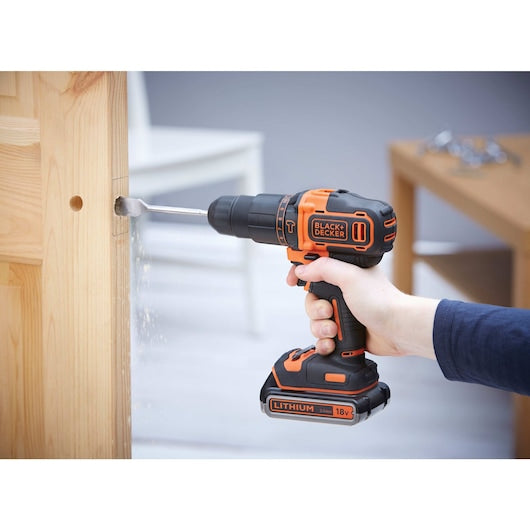 Martelo Black&Decker (BDCHD18KB2-QW) 18V 2G + carregador de 400mA + 2 baterias + caixa de ferramentas