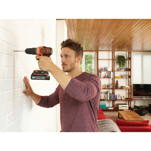 Taladro percutor inalámbrico Black&Decker (BDCHD18KST-QW) de 18 V con tecnología inteligente de 2 velocidades, cargador de 400 mA y estuche