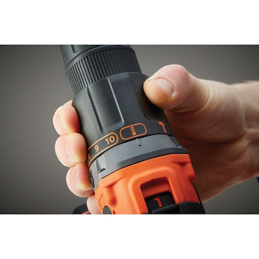 Taladro percutor inalámbrico Black&Decker (BDCHD18KST-QW) de 18 V con tecnología inteligente de 2 velocidades, cargador de 400 mA y estuche