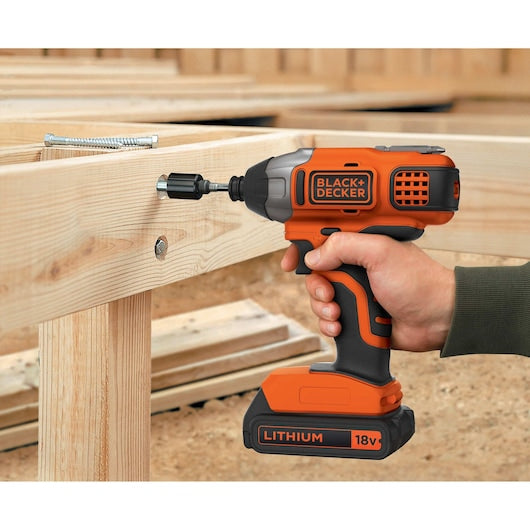 Aparafusadora de impacto sem fio Black&Decker (BDCIM18N-XJ) 18V (sem bateria e carregador)