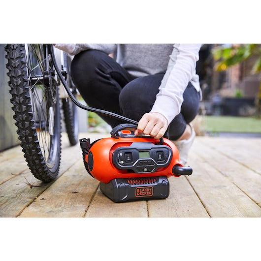 Inflador multivoltaje CA/CC Black&Decker (BDCINF18N-QS)