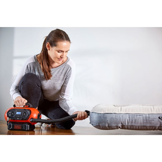 Inflador multivoltaje CA/CC Black&Decker (BDCINF18N-QS)