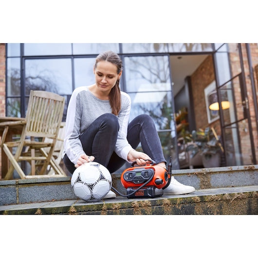 Inflador multivoltaje CA/CC Black&Decker (BDCINF18N-QS)