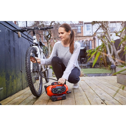 Inflador multivoltaje CA/CC Black&Decker (BDCINF18N-QS)