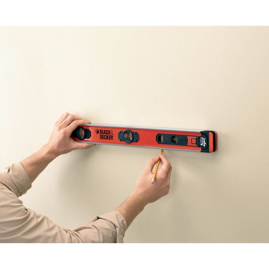 Black&Decker (BDSL30-XJ) 3-in-1 Spirit Level with Wire Detector