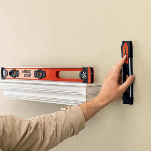 Black&Decker (BDSL30-XJ) 3-in-1 Spirit Level with Wire Detector