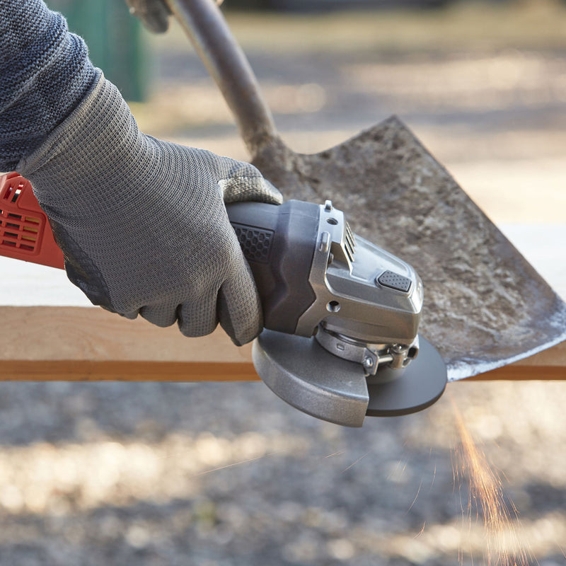 Amoladora angular pequeña Black&amp;Decker (BEG220KA5-QS) de 900 W y 125 mm con 5 discos y caja de herramientas de 16".