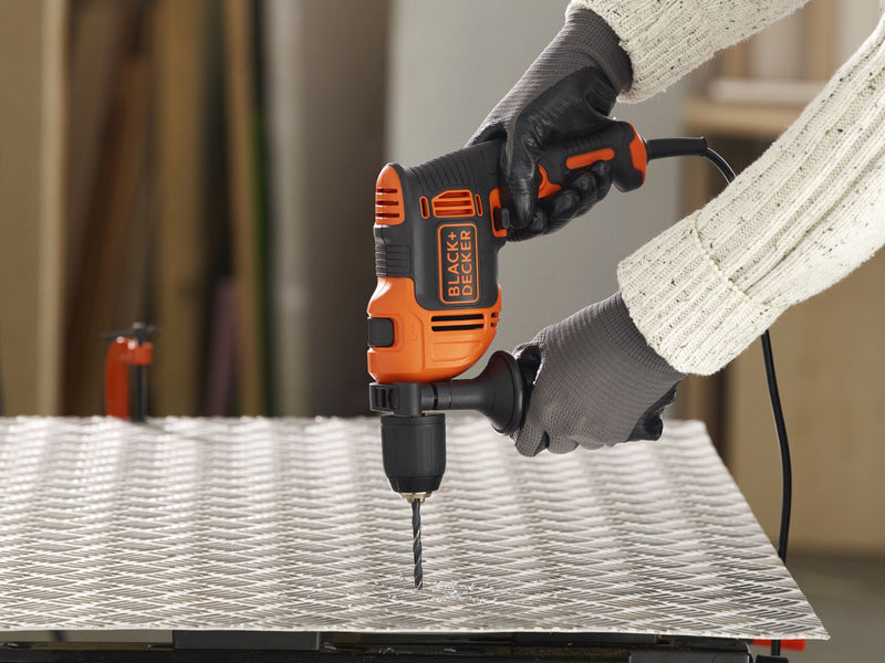 Black&Decker (BEH550-QS) 550W 13mm Hammer Drill with 1 masonry bit, 1 wood bit and side handle