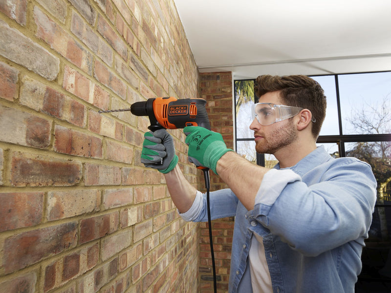 Black&Decker (BEH550-QS) 550W 13mm Hammer Drill with 1 masonry bit, 1 wood bit and side handle