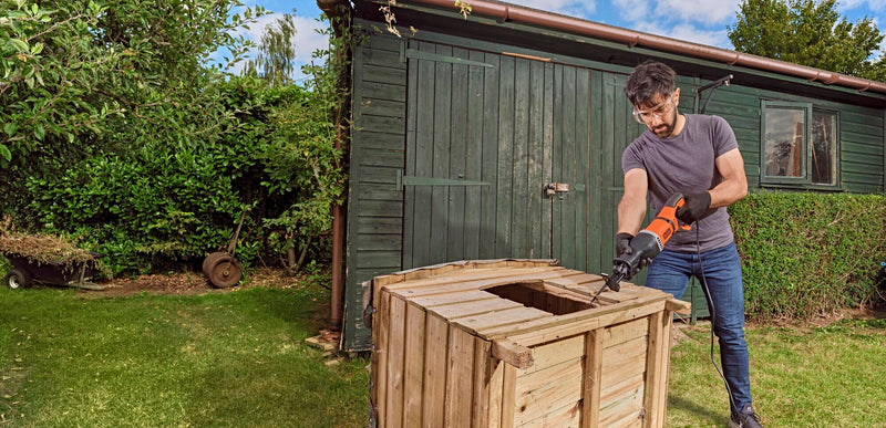 Black&Decker (BES301-QS) 750W Reciprocating Saw, variable speed, 20mm stroke. With 1 wood blade, 1 metal blade, and branch holder.