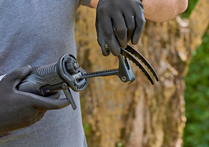 Black&Decker (BES301-QS) 750W Reciprocating Saw, variable speed, 20mm stroke. With 1 wood blade, 1 metal blade, and branch holder.