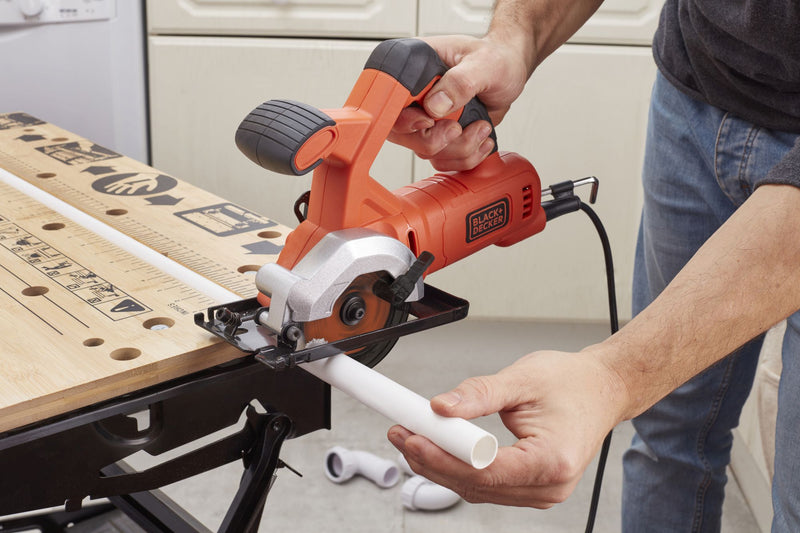Black&Decker (BES510-QS) 400W 85mm Mini Circular Saw. Includes one 24T 8mm TCT blade, one 44T 85mm HSS blade, and a side guide.