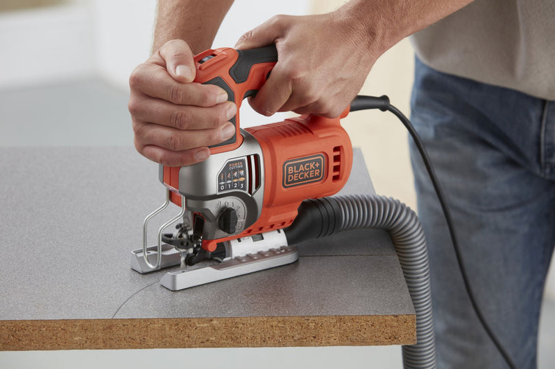 Black&Decker (BES610K-QS) 650W Pendulum Jigsaw, Variable Speed, 45°/45° Bevel, 19mm Stroke, 2 Blades and Case