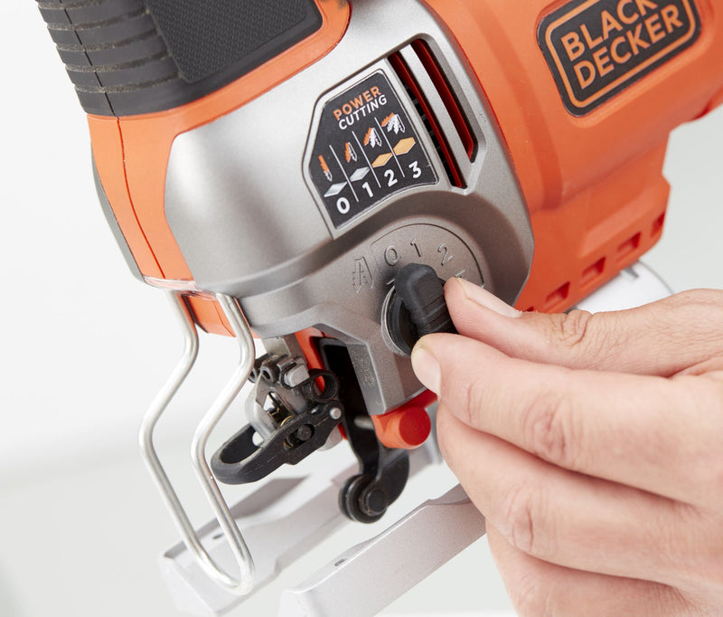 Black&Decker (BES610K-QS) 650W Pendulum Jigsaw, Variable Speed, 45°/45° Bevel, 19mm Stroke, 2 Blades and Case
