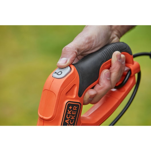 Black&Decker (BESTE630CM-QS) 550W 30CM POWERCOMMAND 3 em 1 com base para cortador de relva