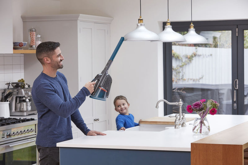 Aspiradora de mano Black&amp;Decker (BHHV320J-QW) GEN 11 con accesorios. Alimentación de 12 V y batería de litio de 2 Ah.