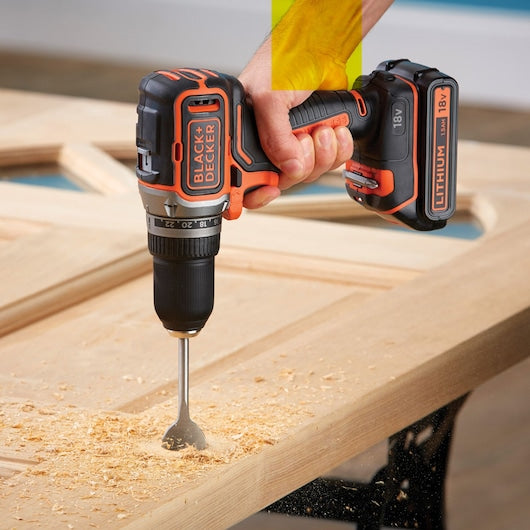 Berbequim/Aparafusadora sem fio Black&Decker (BL186K-QW) 18V com motor sem escova e 2 velocidades