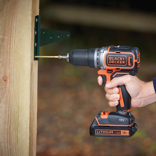 Berbequim/Aparafusadora sem fio Black&Decker (BL186K-QW) 18V com motor sem escova e 2 velocidades