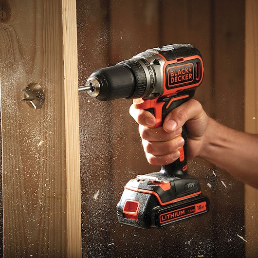 Berbequim/Aparafusadora sem fio Black&Decker (BL186N-XJ) 18V com motor sem escova e 2 velocidades