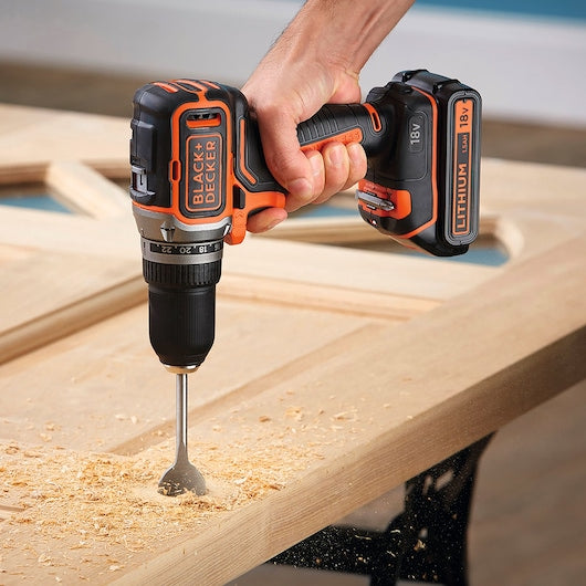 Berbequim/Aparafusadora sem fio Black&Decker (BL186N-XJ) 18V com motor sem escova e 2 velocidades