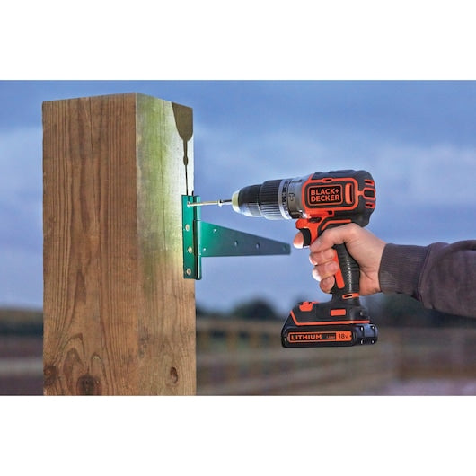 Berbequim de impacto sem fio Black&Decker (BL188KB-QW) 18V com motor sem escova e 2 velocidades