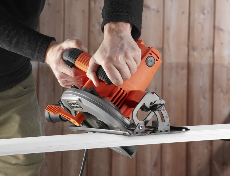 Black&Decker (CS1550-QS) Circular Saw 1,500W 190mm, cutting depth 66mm, bevel 0 - 45°, 1 TCT disc 190mm, side guide