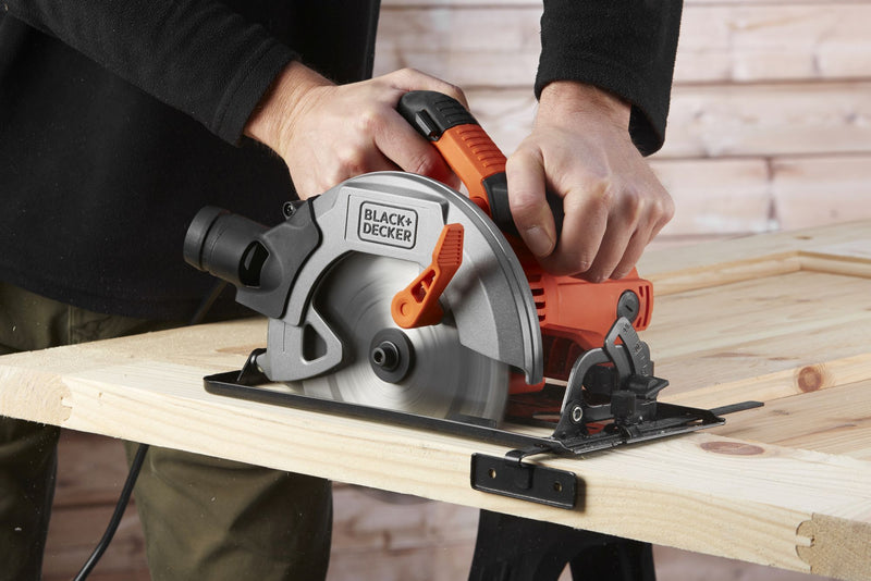 Black&Decker (CS1550-QS) Circular Saw 1,500W 190mm, cutting depth 66mm, bevel 0 - 45°, 1 TCT disc 190mm, side guide
