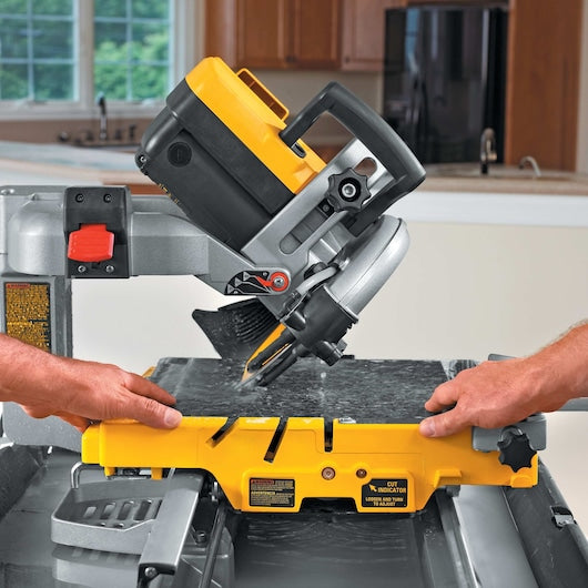 Serra para azulejos Dewalt (D24000-QS) de 1600 W com mesa deslizante de 250 mm