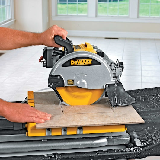 Serra para azulejos Dewalt (D24000-QS) de 1600 W com mesa deslizante de 250 mm