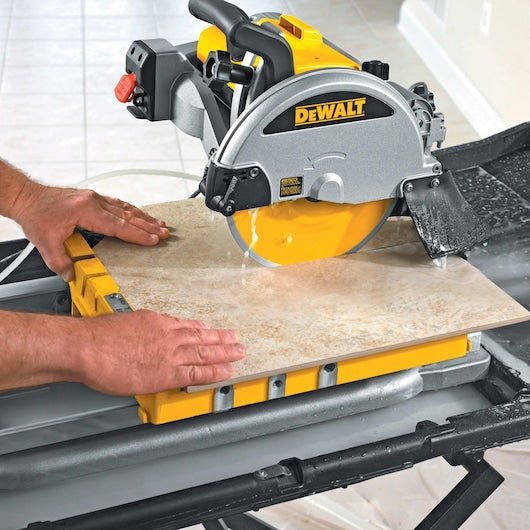 Serra para azulejos Dewalt (D24000-QS) de 1600 W com mesa deslizante de 250 mm