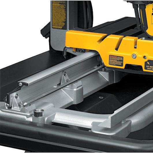 Serra para azulejos Dewalt (D24000-QS) de 1600 W com mesa deslizante de 250 mm