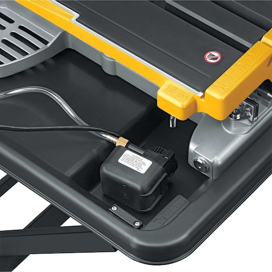 Serra para azulejos Dewalt (D24000-QS) de 1600 W com mesa deslizante de 250 mm