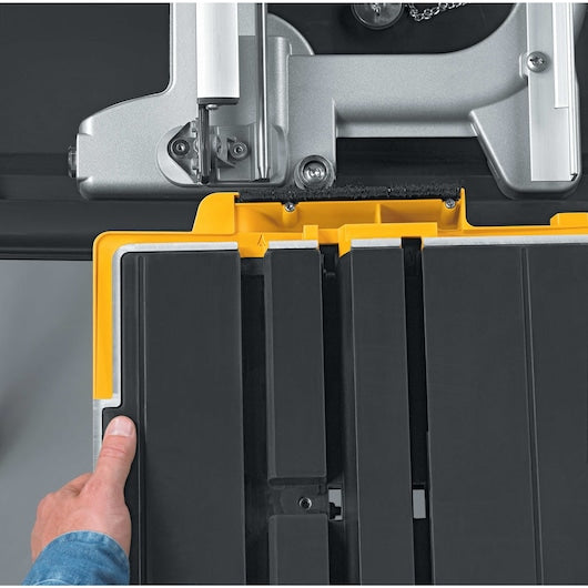 Serra para azulejos Dewalt (D24000-QS) de 1600 W com mesa deslizante de 250 mm