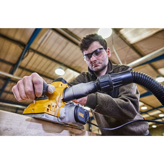 Plainadora Dewalt (D26500K-QS) 1050W
