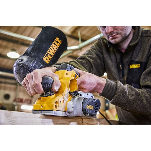 Plainadora Dewalt (D26500K-QS) 1050W