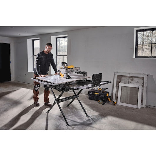 Serra para azulejos Dewalt (D36000-QS) de 1600 W com mesa deslizante de grande capacidade e 250 mm.