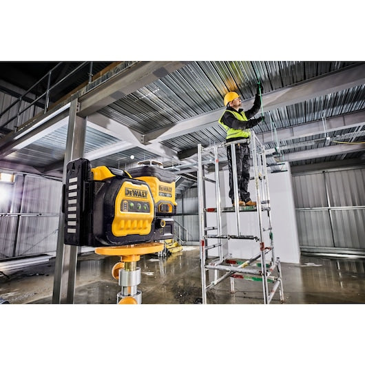 Laser Dewalt (DCE089D1G18-QW) 12V/18V XR® com feixe cruzado verde de 3 x 360° - 1 x 2Ah