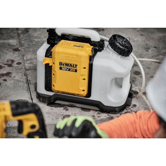 Tanque de água Dewalt (DCE6820N-XJ) 18V XR®