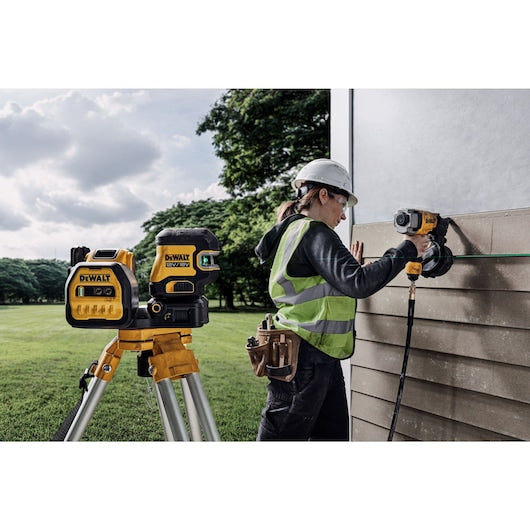 Kit de laser Dewalt (DCE822D1G18-QW) 12V/18V com feixe verde de 2 pontos e cruzado - 1 x 2Ah