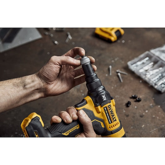 Dewalt (DCF403E1GT-QW) 18V XR® Brushless 4.8mm Rivet Tool - 2 x 2Ah