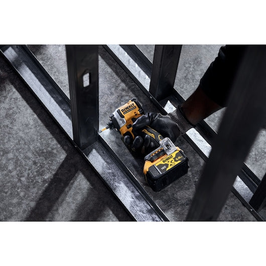 Aparafusadora de Impacto Compacta 18V XR®  1/4" + 2x5.0Ah Dewalt (DCF850P2T-QW)