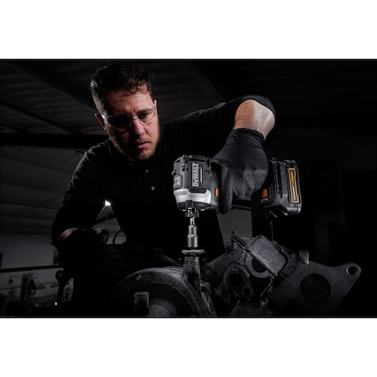 Dewalt (DCF85ME2GT-QW) 18V XR Brushless Compact Impact Driver - DEWALT x McLaren F1 Team LIMITED Edition - 2 X 1.7Ah POWERSTACK Battery