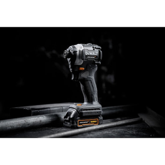 Dewalt (DCF85ME2GT-QW) 18V XR Brushless Compact Impact Driver - DEWALT x McLaren F1 Team LIMITED Edition - 2 X 1.7Ah POWERSTACK Battery