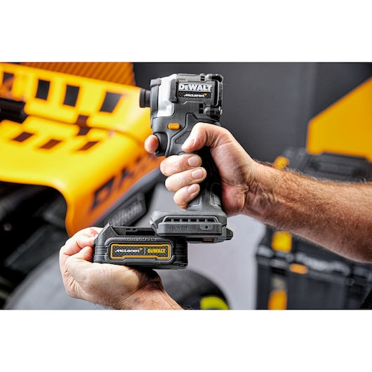 Dewalt (DCF85ME2GT-QW) 18V XR Brushless Compact Impact Driver - DEWALT x McLaren F1 Team LIMITED Edition - 2 X 1.7Ah POWERSTACK Battery