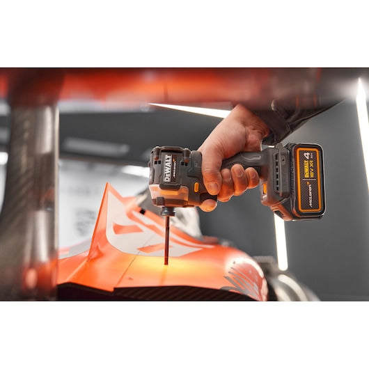 Dewalt (DCF85MM1T-QW) DEWALT® x McLaren F1 Team 18V XR® Brushless 1/4" Impact Driver - 1 x 4Ah