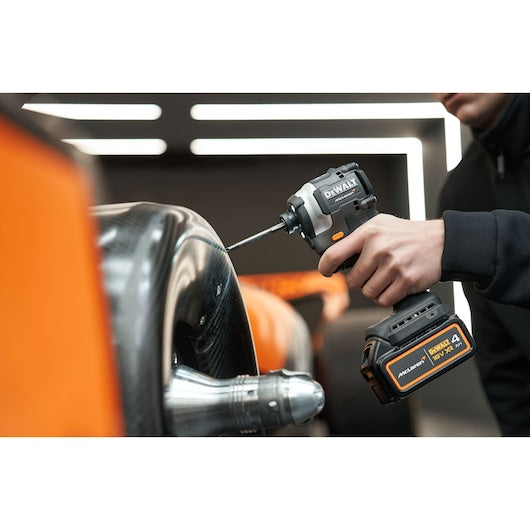 Dewalt (DCF85MM1T-QW) DEWALT® x McLaren F1 Team 18V XR® Brushless 1/4" Impact Driver - 1 x 4Ah