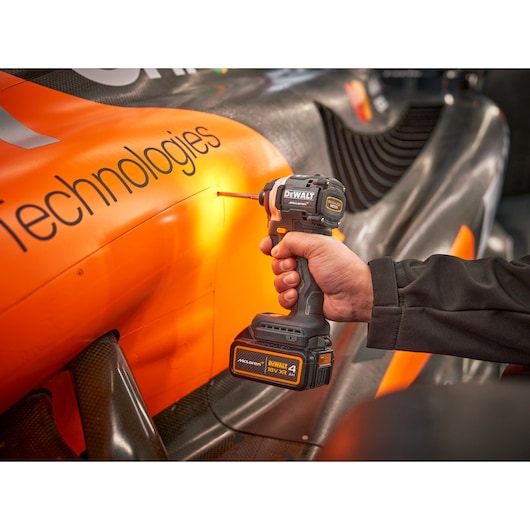 Dewalt (DCF85MM2T-QW) DEWALT® x McLaren F1 Team 18V XR® Brushless 1/4" Impact Driver - 2 x 4Ah