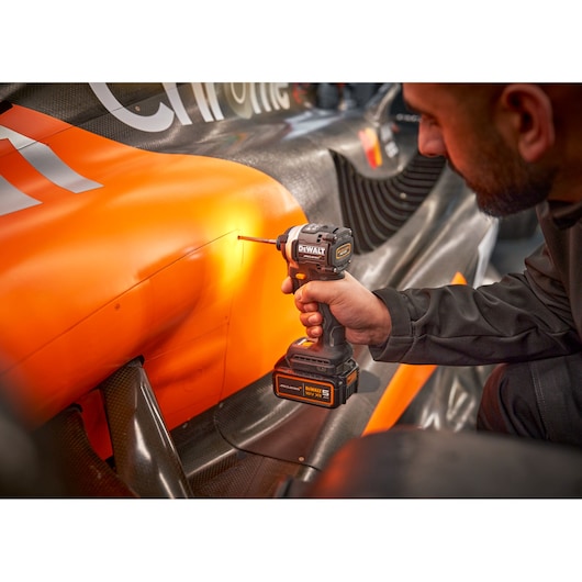 Dewalt (DCF85MP2T-QW) DEWALT® x McLaren F1 Team 18V XR® Brushless 1/4" Impact Driver - 2 x 5Ah