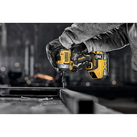 Dewalt (DCF860NT-XJ) Atornillador de impacto premium sin escobillas XR de 18 V y 1/4" (solo herramienta)